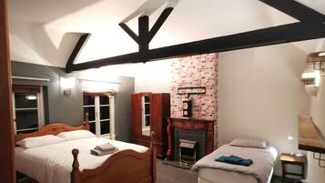 Apartment | 6 bedrooms, iron/ironing board, free WiFi, bed sheets