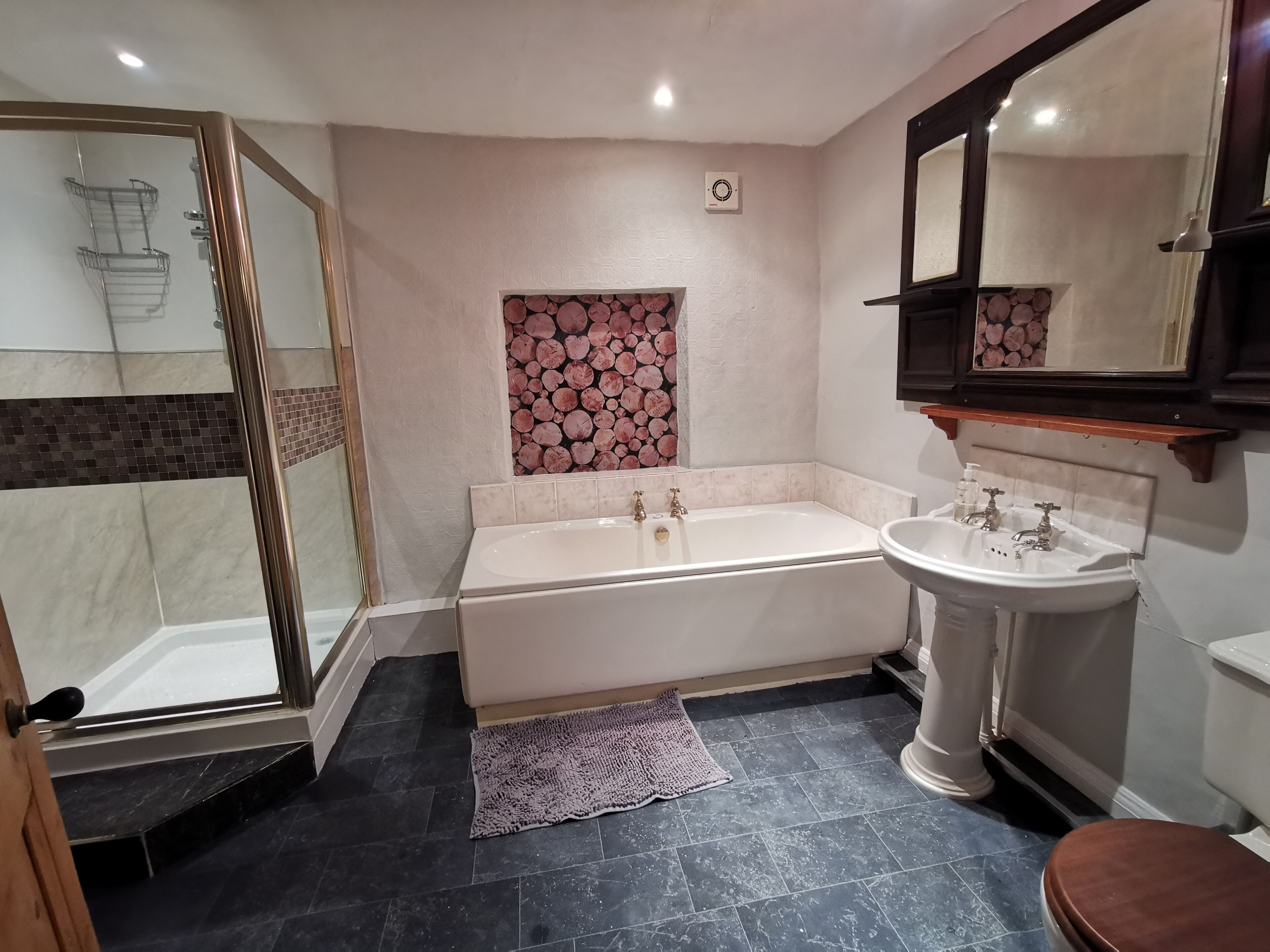 Apartment | Bathroom | Separate bathtub and shower, deep-soaking bathtub, hair dryer, towels