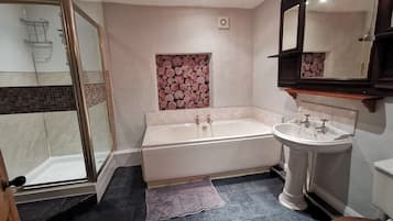 Apartment | Bathroom | Separate bathtub and shower, deep-soaking bathtub, hair dryer, towels