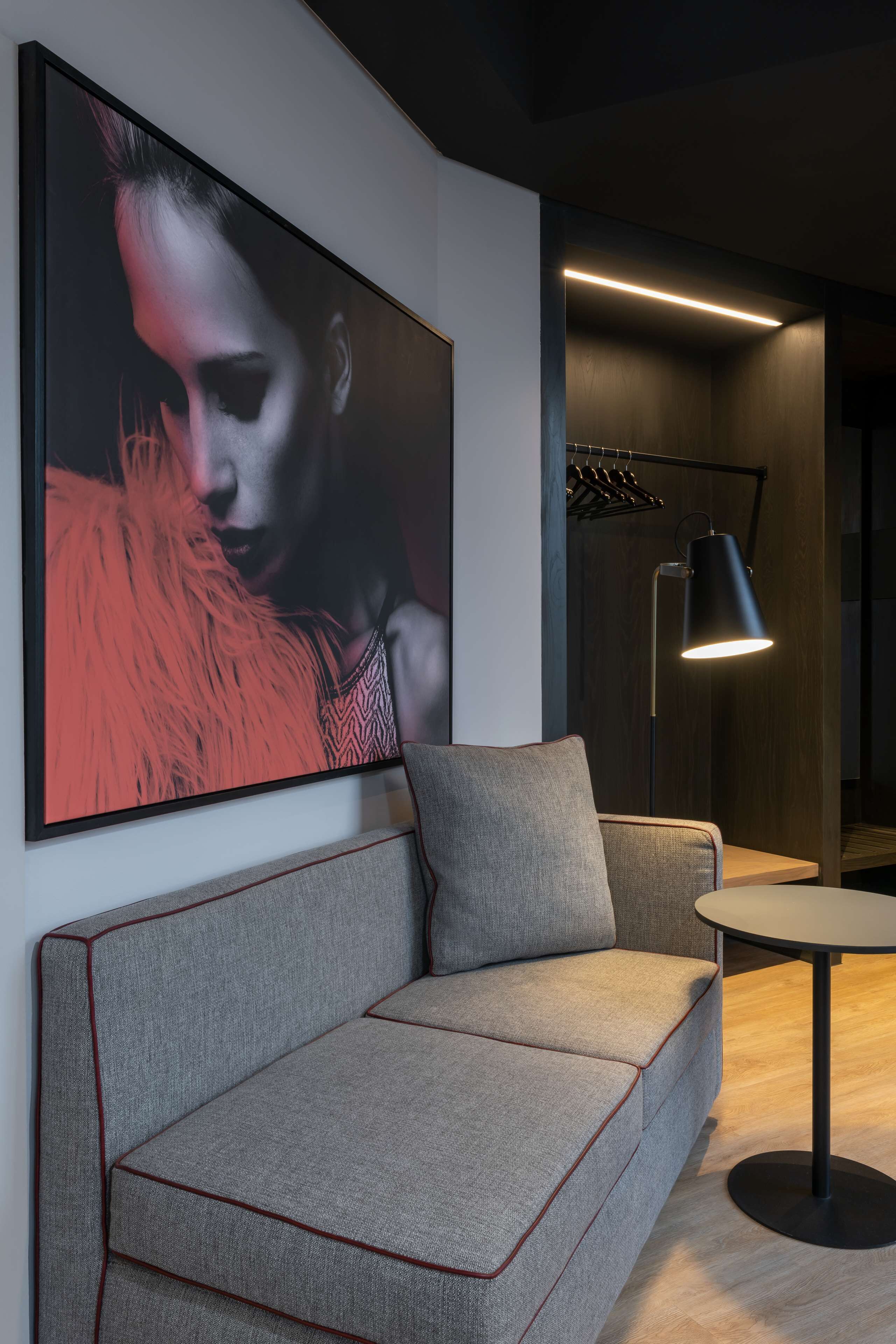 Photo - Radisson RED Hotel Johannesburg Rosebank