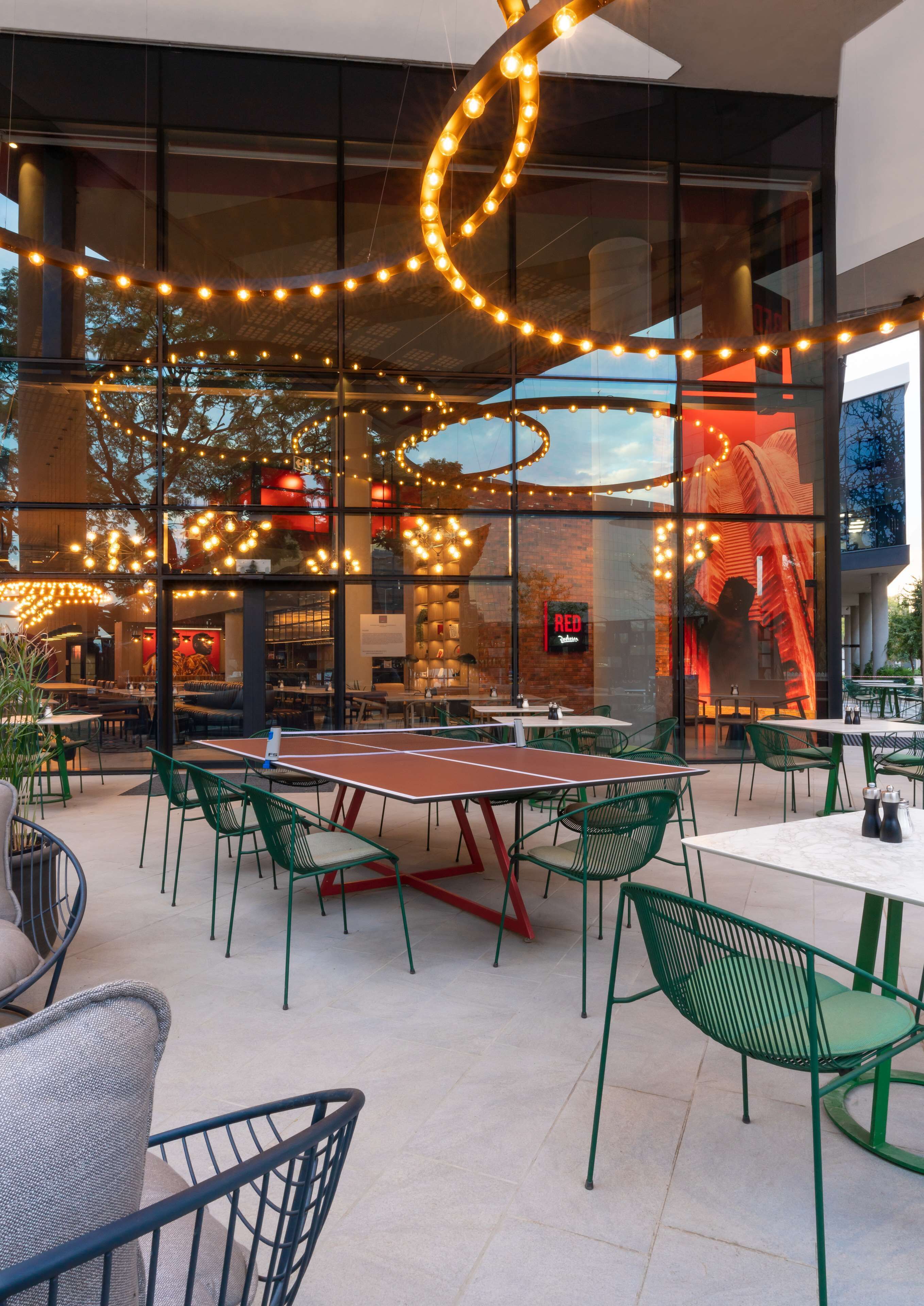 Photo - Radisson RED Hotel Johannesburg Rosebank