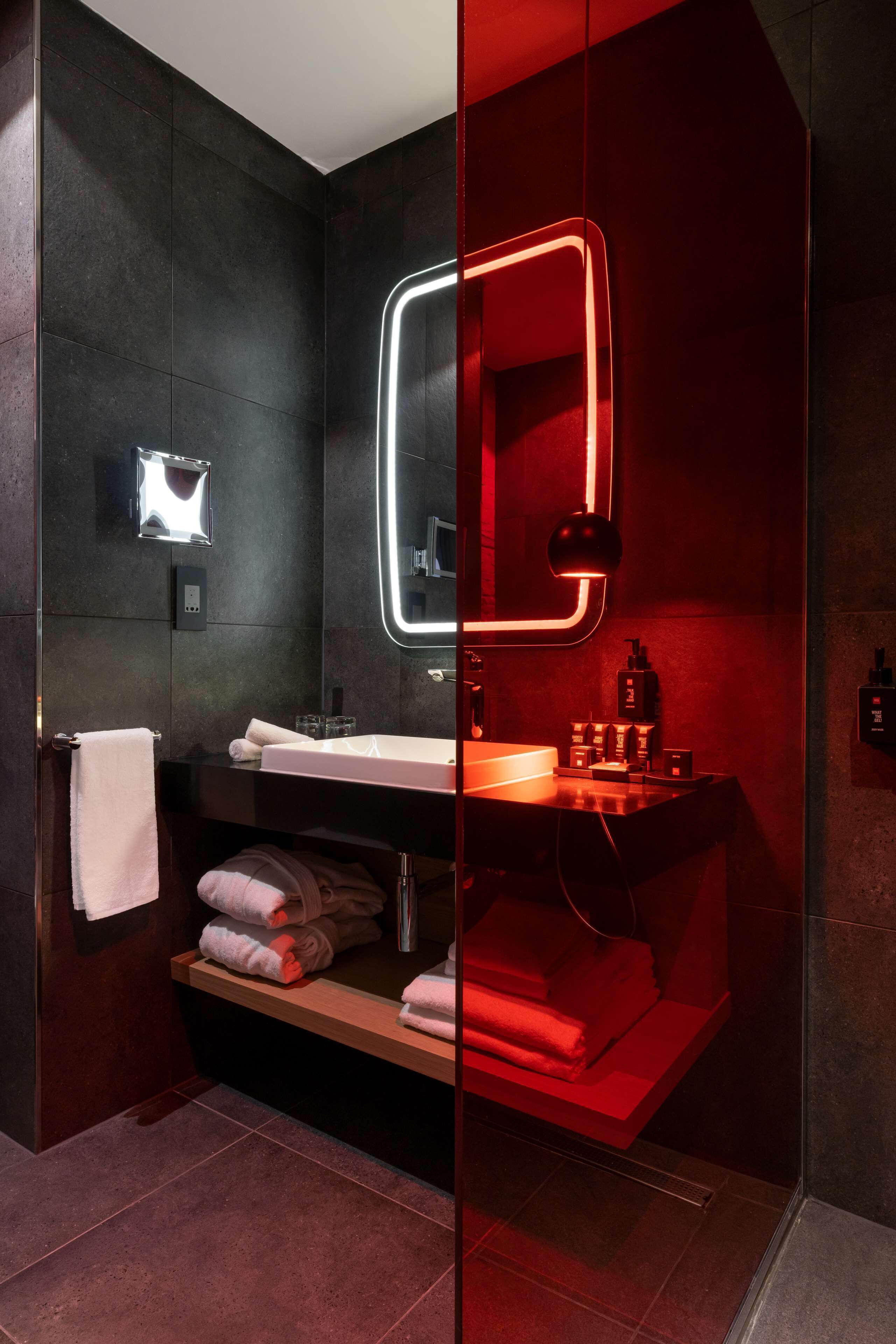 Photo - Radisson RED Hotel Johannesburg Rosebank