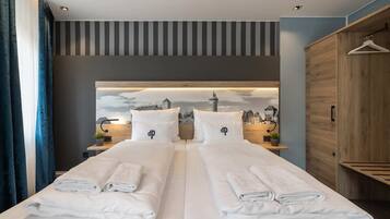 Pengeskab på værelset, individuelt design, skrivebord