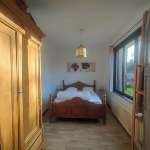 5 bedrooms, iron/ironing board, WiFi - LE BIEn Zen (sleeps 14 in the heart of the 7 valleys) (Lebiez)