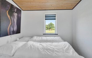 3 bedrooms, travel crib, free WiFi