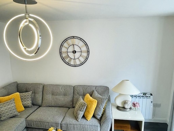 TV - Charles Street 2 bedroom Apartment (Aberdeen)