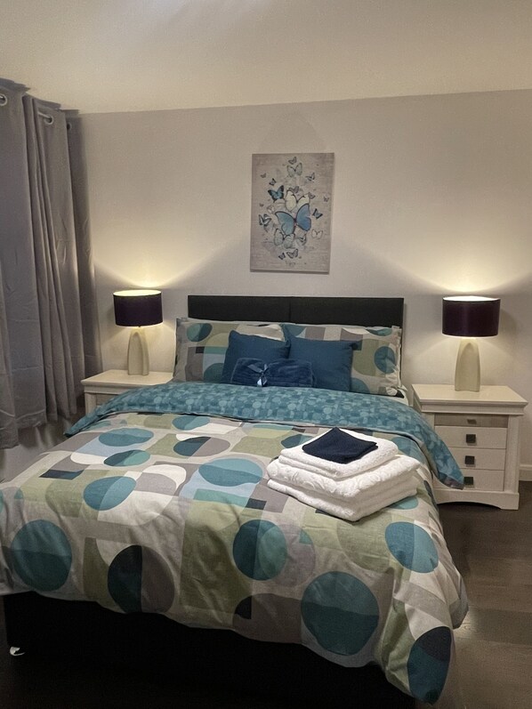 2 bedrooms, iron/ironing board, bed sheets