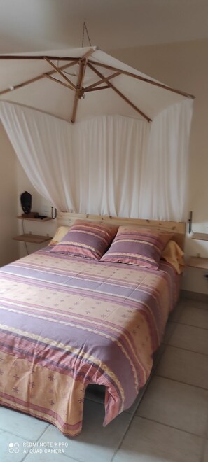 4 quartos, Wi-Fi de cortesia, roupa de cama