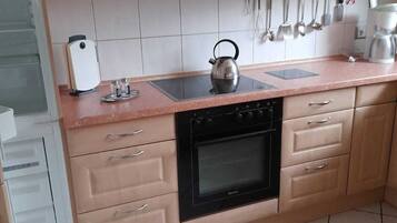 Refrigerador, microondas, parrilla de estufa y lavavajillas