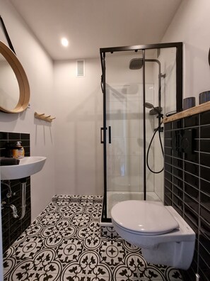 Studio | Badezimmer | Dusche, Haartrockner