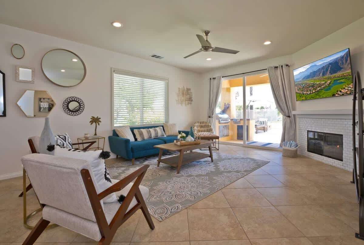 Televisión y oficina 