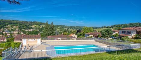 Piscina all'aperto, una piscina riscaldata