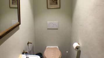 Deluxe Cottage | Bathroom