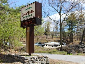 Property grounds - Cedar Lodge 202. 1 bedroom condo with Lake Winni views! (Laconia)