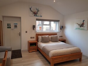 1 slaapkamer, een strijkplank/strijkijzer, gratis wifi, beddengoed