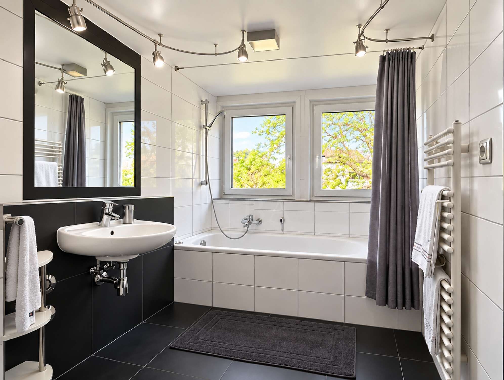 Bad mit Badewanne - Apartment E