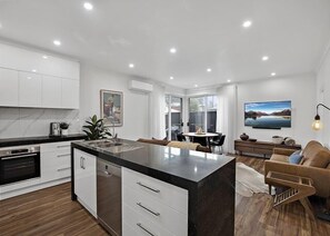 Interior - Summer Peaks, Bright (Bright)