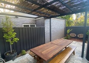 Outdoor dining - Summer Peaks, Bright (Bright)