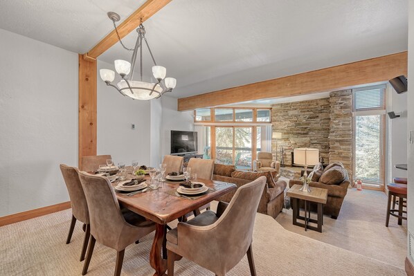 Condo, 2 Bedrooms | Dining