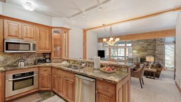 Condo, 2 Bedrooms | Private kitchen | Fridge, oven, coffee/tea maker, toaster