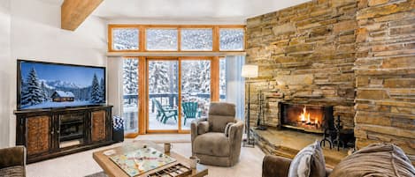 Condo, 2 Bedrooms | Living area