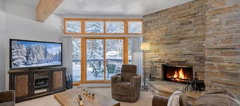 12 C Powder Run 2卧室公寓 by RedAwning