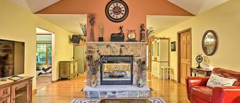 TV, fireplace