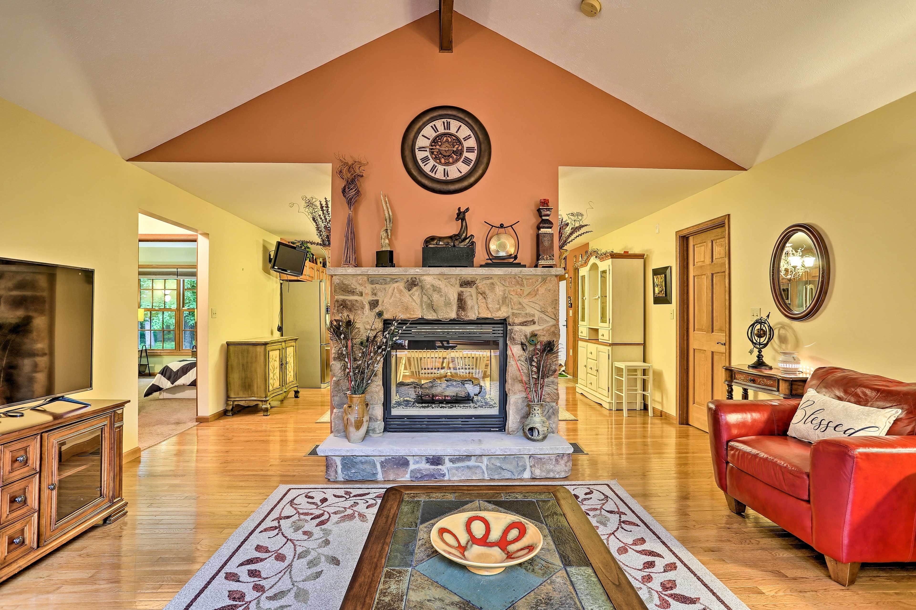 TV, fireplace