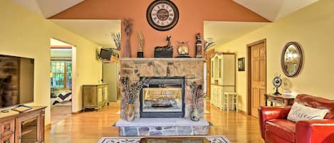 TV, fireplace