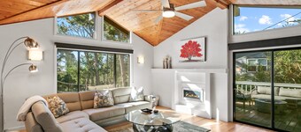 Sunset Villa: Upscale Three Bedroom Three Bath with Ocean Views