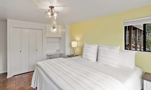 4 bedrooms, desk, iron/ironing board, travel crib - Pacific Panorama: Stunning Ocean Views and Pacific Sunsets (Carmel)