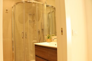 Shower, hair dryer, bidet, towels - Appartamento Signorile - Viola (Cagliari)