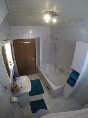 Appartement, privébadkamer | Badkamer
