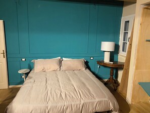 5 bedrooms, in-room safe, desk, iron/ironing board