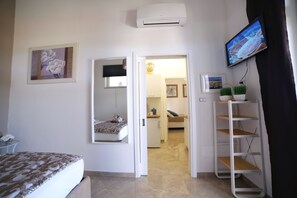 Superior appartement, 2 slaapkamers | Een kluis op de kamer, een bureau, geluiddichte muren, gratis wifi