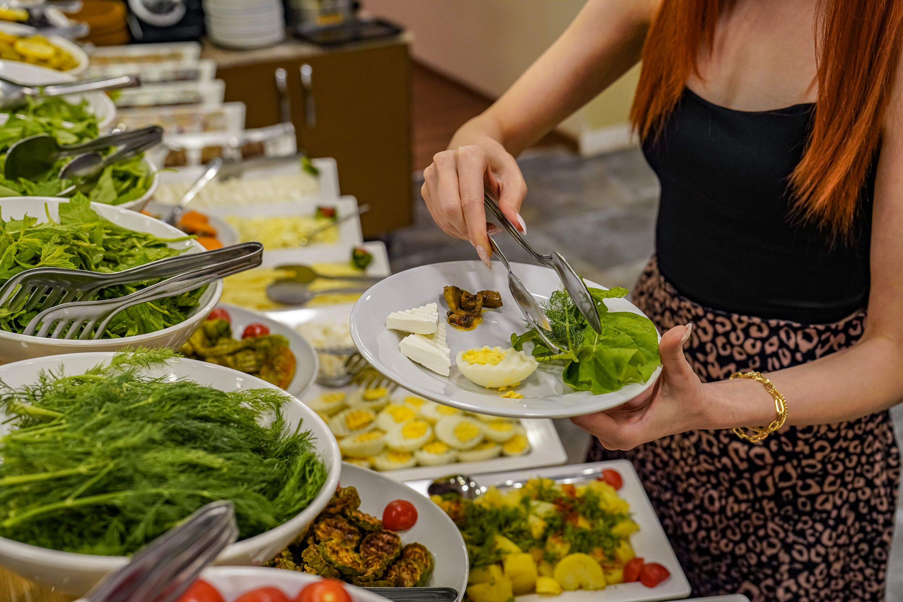 daily buffet breakfast (try 550 per person)