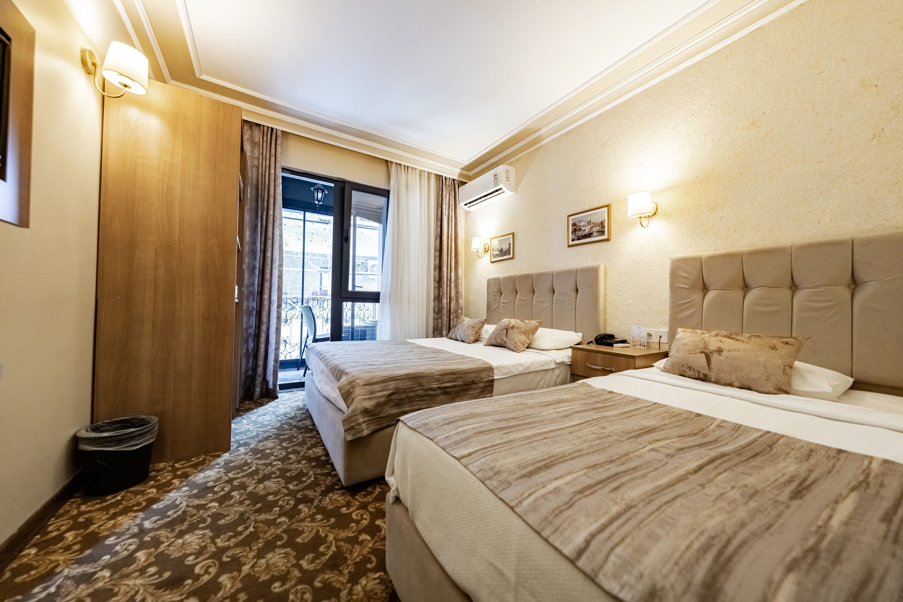 standard room with city view and french balcony (twin bed) | desk, soundproofing, iron/ironing board, free wifi