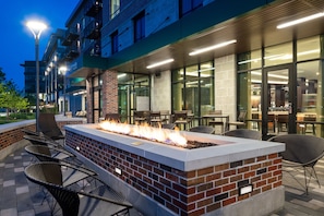 BBQ/picnic Area - Courtyard by Marriott Houston Northeast (Houston)