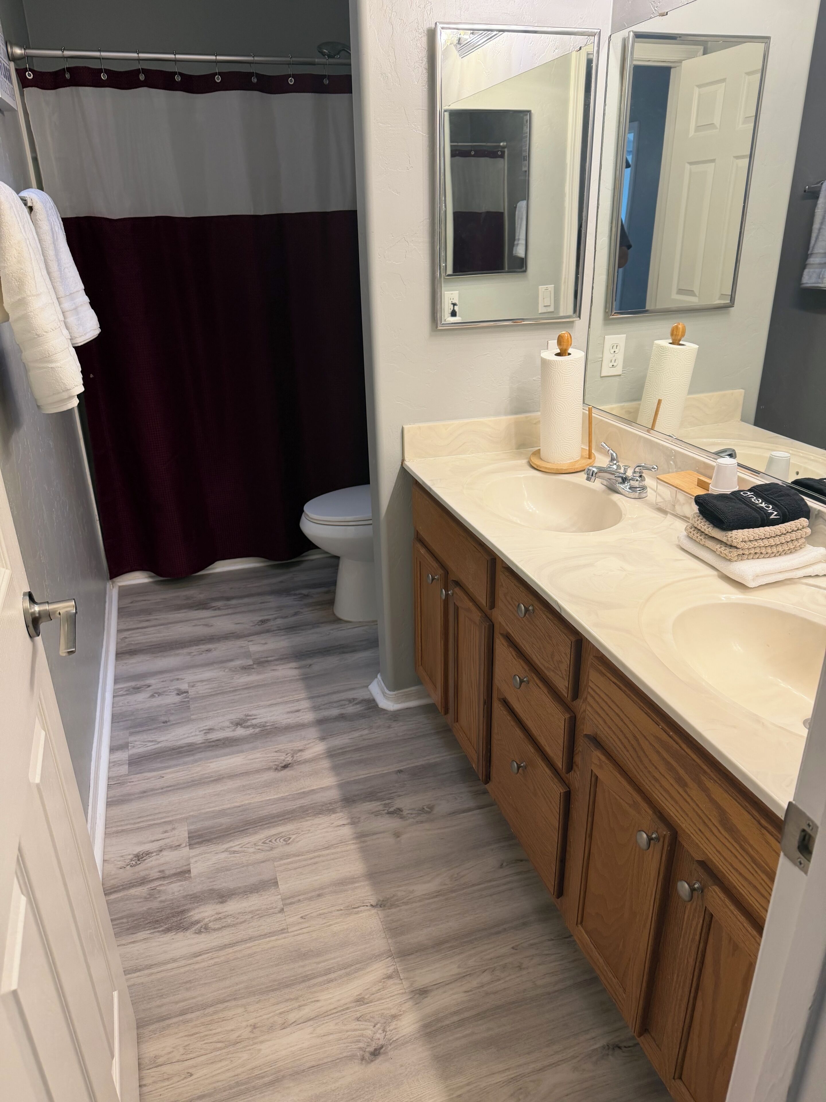 Chuveiro/banheira combinados, secador de cabelo, toalhas de banho 