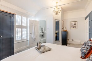 6 bedrooms, iron/ironing board, free WiFi, bed sheets