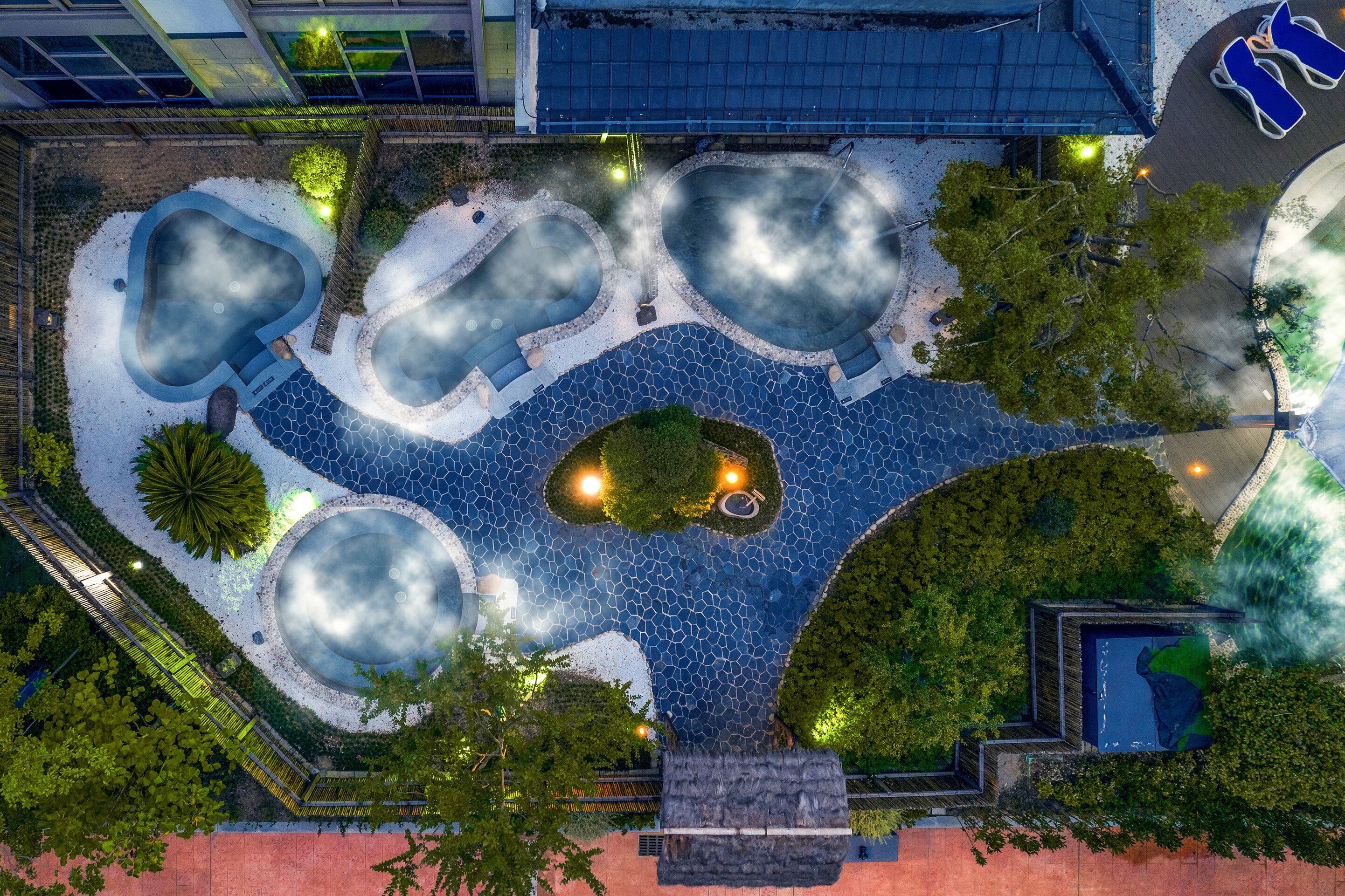 季节性开放的室外游泳池