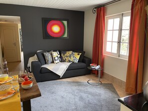 TV, books, music library, stereo