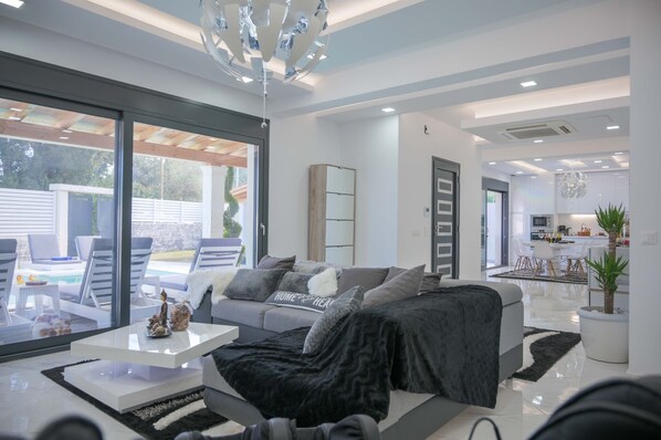 Villa | Living room | 30-inch TV with digital channels - Diamond Luxury Villa Corfu Heat Pool and Jakuzzi (Corfu)