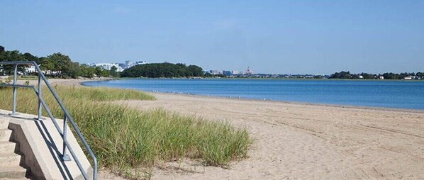 Beach nearby - Quincy Beach Home Next to Boston & T, Free Parking (Quincy)
