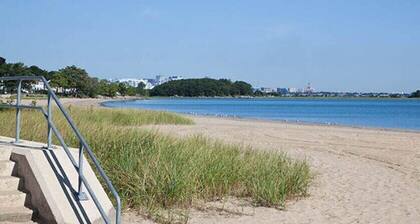 Quincy Beach Home Next to Boston & T, Free Parking