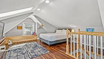 3 bedrooms, desk, iron/ironing board, free WiFi