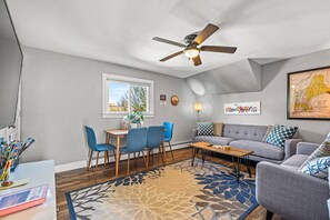 TV, Netflix, Hulu, books - Quincy Beach Home Next to Boston & T, Free Parking (Quincy)