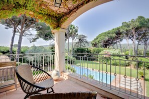 Property grounds - 6 bedroom villa 10 minutes walk from the center of Saint Tropez (Saint-Tropez)