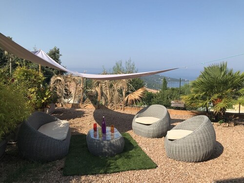 VILLA CONFORT REZ DE JARDIN VUE MER