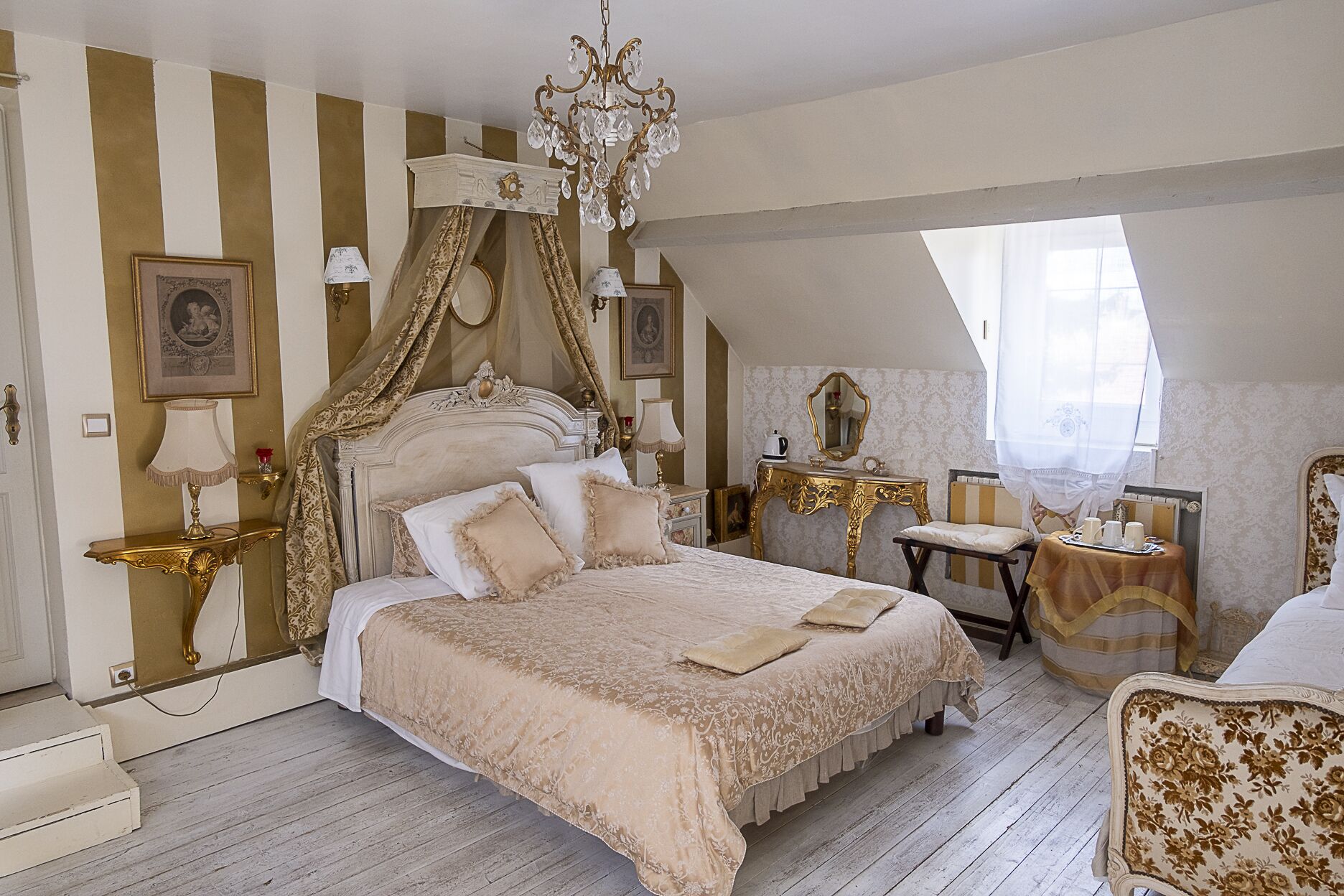 Chambre Triple, salle de bains attenante, vue jardin (Montespan) | Divers